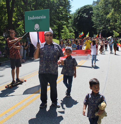 Indonesian community in Parade of Flags on One World Day
